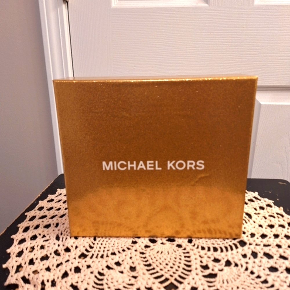 Michael Kors 4 in 1 Belt Set - Picture 2 of 2